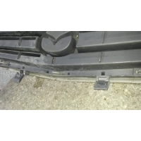 решетка радиатора СЕРЕБРО , ДЕФЕКТ НИЖНИХ КРЕПЛЕНИЙ. Mazda Demio DW 2003 DC3550712