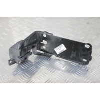Кронштейн радиатора BMW 3 E90/E91/E92/E93 2010 7117812