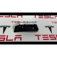 Кронштейн Tesla Model 3 2021 1083993-00-D