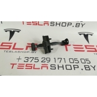 Ограничитель открывания двери задней Tesla Model 3 2019 1089509-00-B