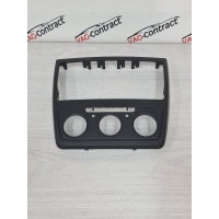 Рамка магнитолы Skoda Yeti 2011 5L0858069G