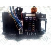 Блок предохранителей Toyota Avensis 1 (1997-2002) 1999 8273005010