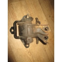 Опора АКПП левая 2.0L. Hyundai Tucson I 2004-2010 218302E200
