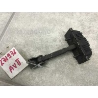 Ограничитель двери Toyota Avensis 2 T250 6861005040