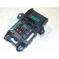 Блок предохранителей Toyota Avensis 1 T220 8273005010