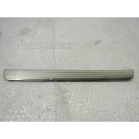 Накладка на порог внутренняя Mercedes X166 GLS 2015- A1666860736