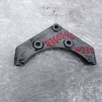 Кронштейн компрессора кондиционера Mercedes W463 G A6282360030