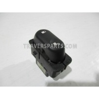 Кнопка центрального замка Land Rover Freelander 1 YUF000330PUY