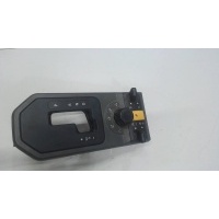 Кнопка (выключатель) Land Rover Discovery 3 2004-2009 2005 YUD501230WUX