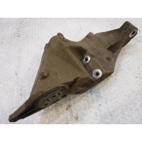 Кронштейн генератора Land Rover Discovery 4 LR018304