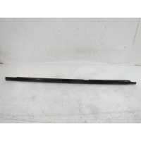 Молдинг стекла двери задней левой Mercedes W213 E A2137302305