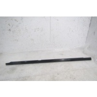 Молдинг стекла двери задней правой Mercedes W205 C A2057303601