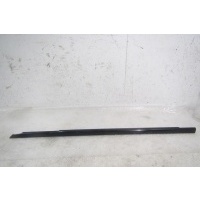 Молдинг стекла двери передней левой Mercedes W205 C A2057204510