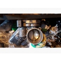 Заслонка дроссельная Volkswagen Passat 2002 06B133062B