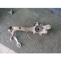 Ступица передняя левая Volkswagen Passat 1999 8d0407257ac