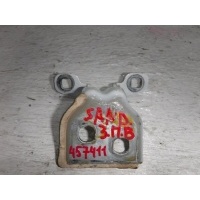 Петля двери задней правой верхняя Renault Sandero 1 804209726R