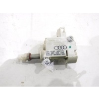 Активатор лючка бензобака Audi A8 D3 4E 4E0862150