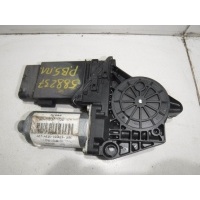 Моторчик переднего правого стеклоподъемника Skoda Superb 1 3U 2001-2008 3B4837752J