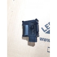 Моторчик заслонки отопителя Audi Q7 4L 2010 4F0820511B