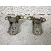 Петля двери Almera Classic B10 (06-13) пер L б\у