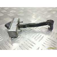 Ограничитель открывания двери Mazda 6 GJ (12-) пер б\у