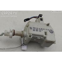 Активатор (привод) замка лючка бака Volkswagen Golf-4 2002 3B0959782
