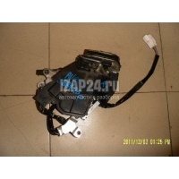 Замок двери задней правой Toyota Avensis I (1997 - 2003) 6933020470