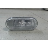 Повторитель на крыло белый Nissan Micra (K12E) (2002 - 2010) 26160AX001