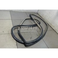 Уплотнитель двери Toyota RX 300/330/350/400h (2003 - 2009) 6233148030A0