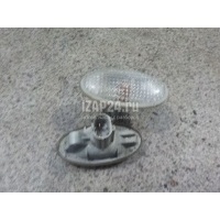 Повторитель на крыло белый Mazda Mazda 2 (DE) (2007 - 2014) GJ6A51120C