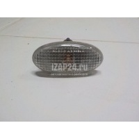 Повторитель на крыло белый Mazda Mazda 2 (DE) (2007 - 2014) GJ6A51120E