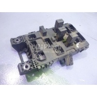 Блок предохранителей Toyota Avensis I (1997 - 2003) 8273005010