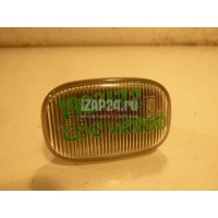 Повторитель на крыло белый Toyota Corolla E12 (2001 - 2007) 81730-02023