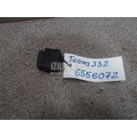 Кнопка открывания лючка бензобака Nissan Teana J32 (2008 - 2013) 25280JN00A