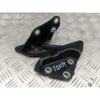 Петля (кронштейн) капота Левая Volkswagen Touareg 2005 7L6823301B