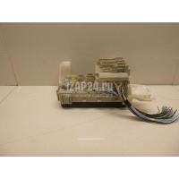 Блок предохранителей Toyota Corolla E12 (2001 - 2007) 8273012160