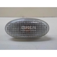 Повторитель на крыло белый Mazda Mazda 2 (DE) (2007 - 2014) GJ6A51120C