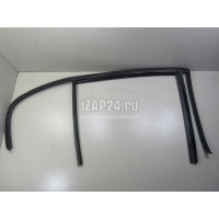 Уплотнитель стекла двери BMW 1-серия E87/E81 (2004 - 2011) 51347066616