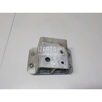 Кронштейн усилителя заднего бампера правый Toyota RAV 4 (2000 - 2005) 5832342010