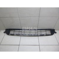 Решетка в бампер центральная Toyota RAV 4 (2013 - ) 5311242090