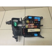 Блок предохранителей Toyota Sienna III (2010 - ) 8274108040