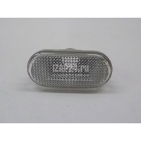 Повторитель на крыло белый Nissan Micra (K12E) (2002 - 2010) 26160AX001