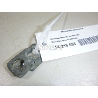 Кронштейн форсунки Benz G-Class W463 1989 1030780541