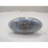 Повторитель на крыло белый Mazda Mazda 2 (DE) (2007 - 2014) GJ6A51120C
