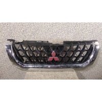 решетка радиатора ДЕФЕКТ ХРОМА. Mitsubishi Pajero Sport 2002 MR478595,MR478596