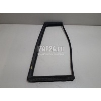Уплотнитель форточки правой Nissan Patrol (Y61) (1997 - 2009) 82272VB000