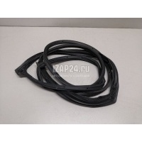 Уплотнитель двери Suzuki Vitara (2015 - ) 8467154P01