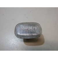 Повторитель на крыло белый Toyota Corolla E12 (2001 - 2007) 8173002023