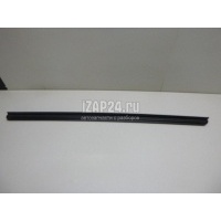 Накладка стекла переднего правого Toyota Highlander II (2007 - 2013) 6817148040