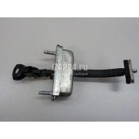Ограничитель двери Toyota Verso (2009 - 2018) 686300F010
